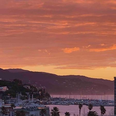 Appartement Vue Mer Au Lavandou 勒拉旺杜 外观 照片